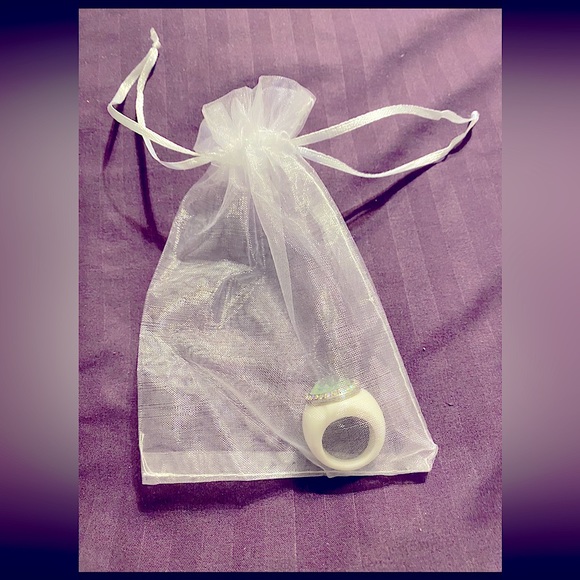 ❤️White RING.  CHUNKY DIAMOND 💎 - Picture 4 of 4